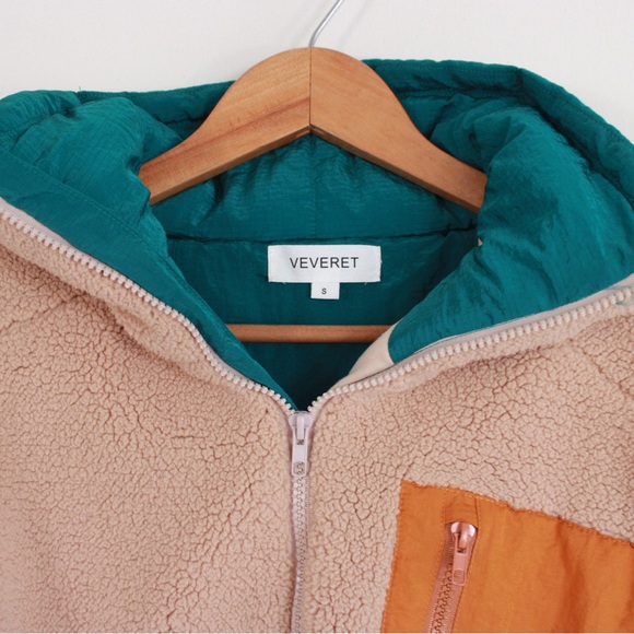 Veveret Colorblock Quilted Fleece Pullover - Picture 4 of 5